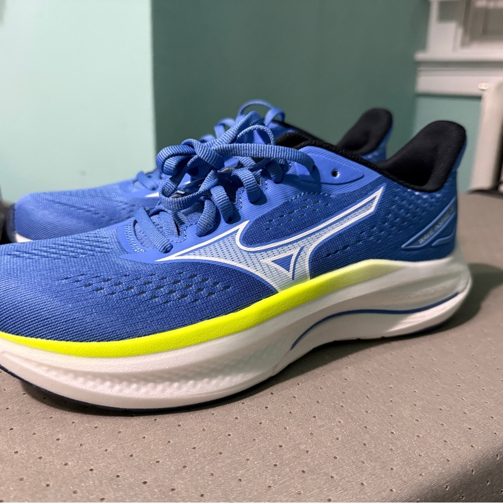 Mizuno Blue Athletic Sneakers with Yellow Accent